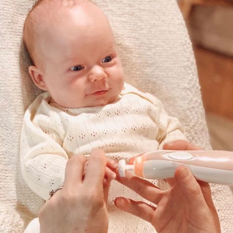 Ensure safe, precise nail trimming for your little one with our gentle baby nail clippers. Ergonomically designed for parents' comfort and control, these clippers feature rounded edges, a protective guard, and a non-slip grip.