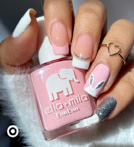 Transform your nails! Learn the pro tricks for flawless polish: shape, smooth, paint in thin layers, and avoid smudges.